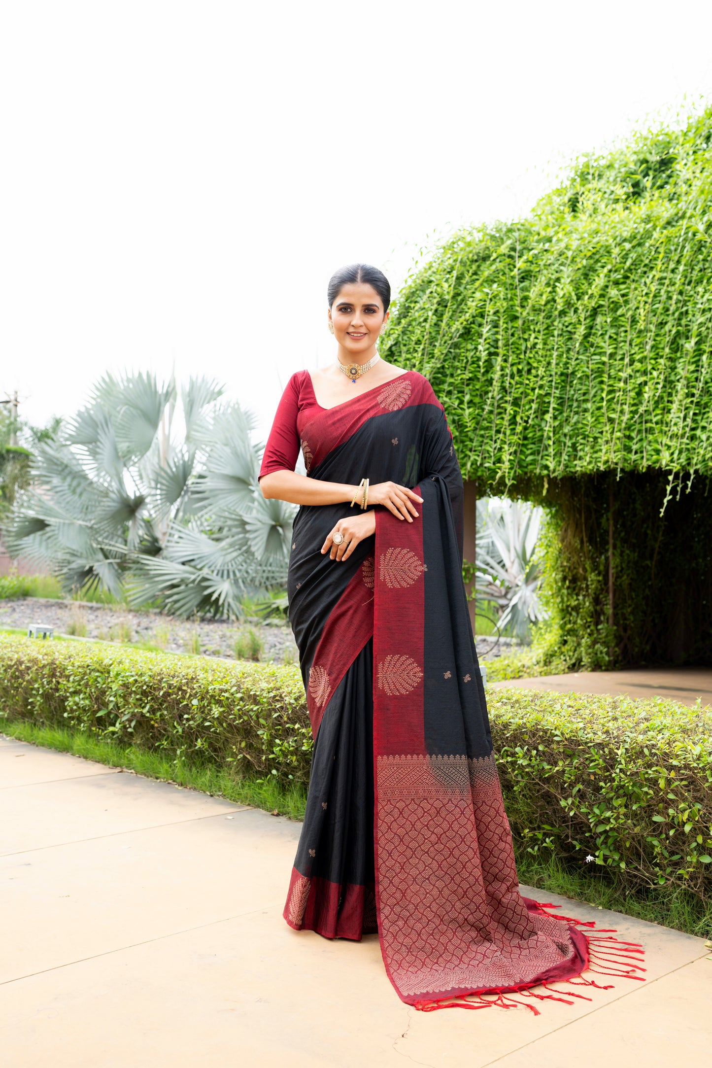 Banarasi Jacquard Saree in Black and Red full
