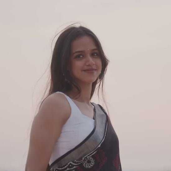 Sunset, sea, and a saree that feels like love.

Color: Black base

Design: Traditional block-print style with white and red motifs

Border: Silver patterned border 

Fabric Look: Light weight soft cotton.

Price: 998/- 

Dm or whatsapp +91 8848607020 to order

#fypppppppppppppppppppppppppppppppppppppppppppppppppppppppppppppppppppppp #divanie #saree