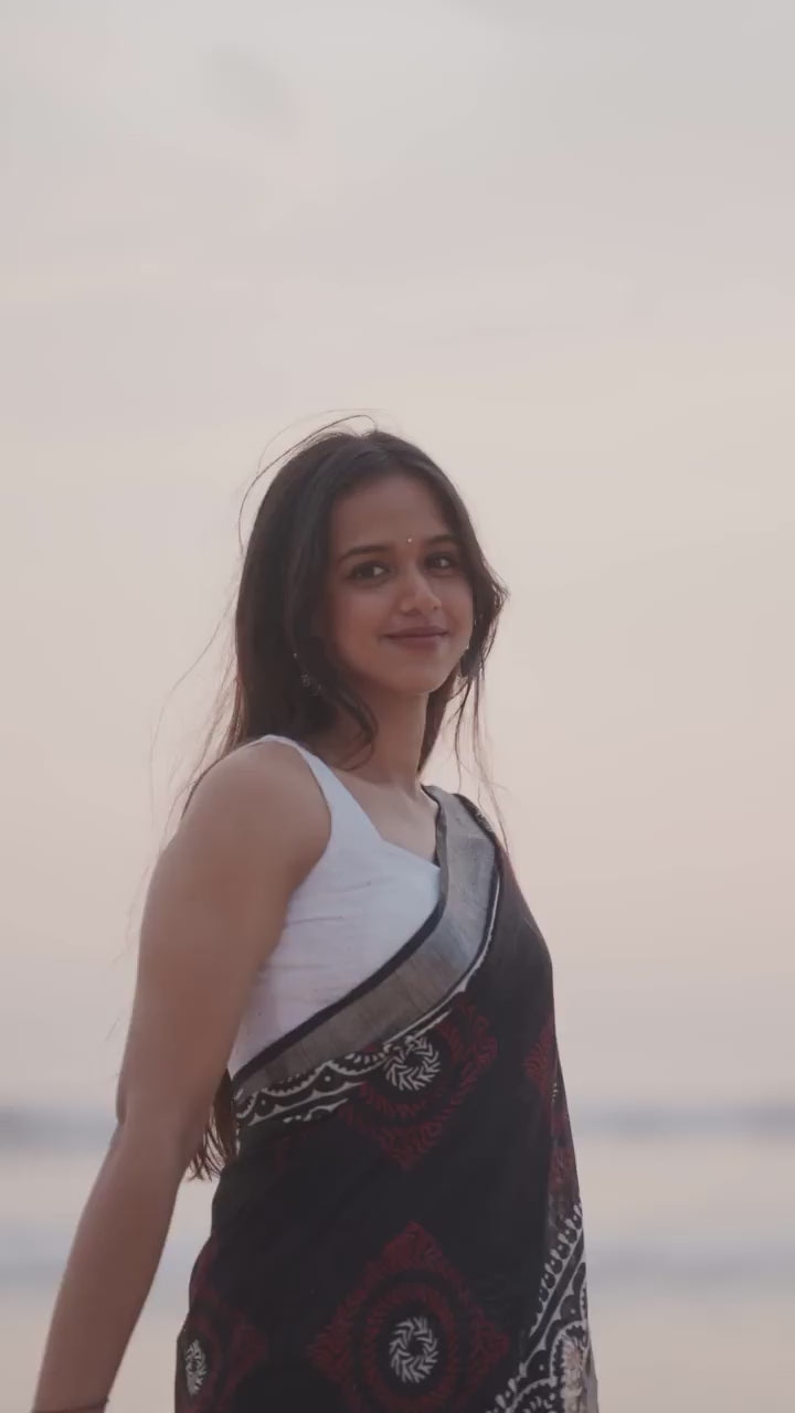 Sunset, sea, and a saree that feels like love.

Color: Black base

Design: Traditional block-print style with white and red motifs

Border: Silver patterned border 

Fabric Look: Light weight soft cotton.

Price: 998/- 

Dm or whatsapp +91 8848607020 to order

#fypppppppppppppppppppppppppppppppppppppppppppppppppppppppppppppppppppppp #divanie #saree